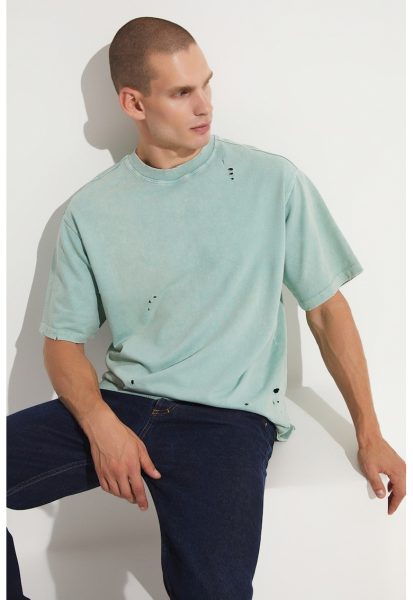 Tricou de bumbac cu aspect deteriorat