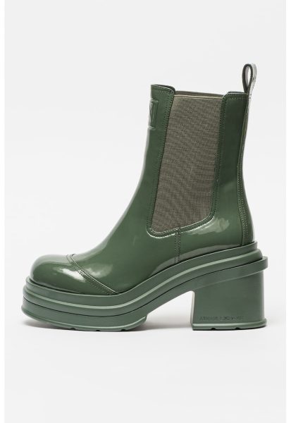 Botine Chelsea de piele lacuita