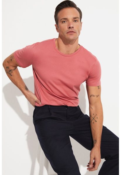 Tricou uni cu decolteu la baza gatului
