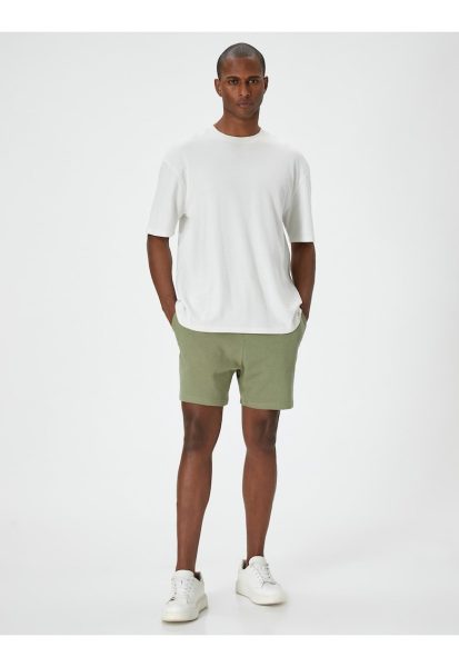 Pantaloni scurti cu buzunare oblice