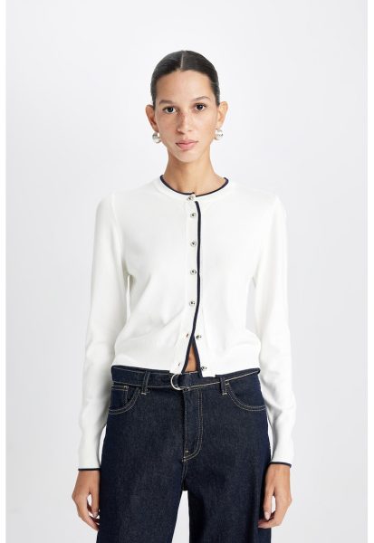Cardigan tricotat fin cu nasturi