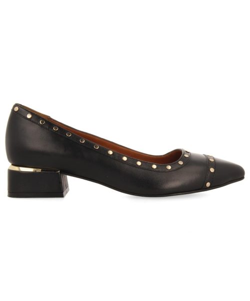 Pantofi din piele cu nituri