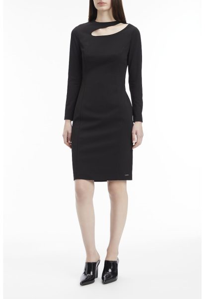 Rochie scurta cu decupaj