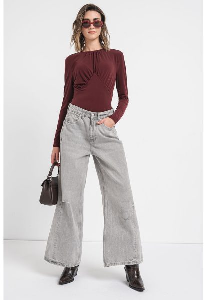Bluza-body cu decolteu la baza gatului