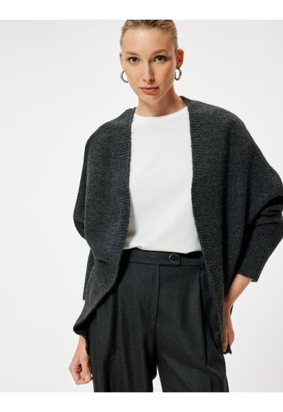 Cardigan cu model uni si maneci cazute