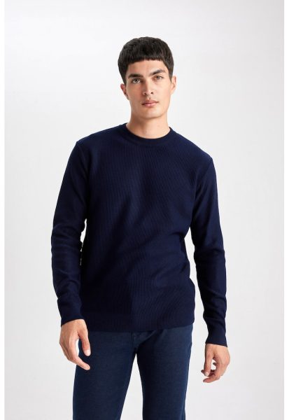 Pulover slim fit cu decolteu la baza gatului