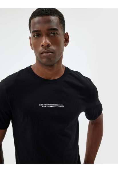 Tricou slim fit cu detaliu cu imprimeu text