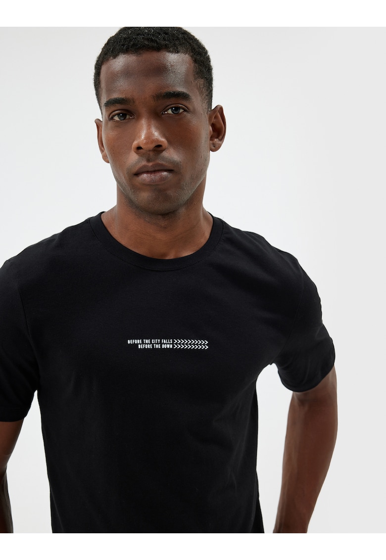 Tricou slim fit cu detaliu cu imprimeu text