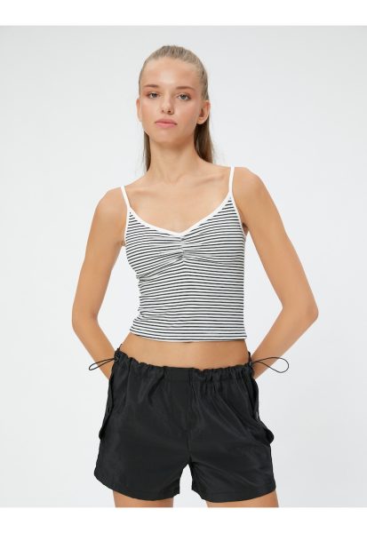 Pantaloni scurti cu talie inalta si snur in talie